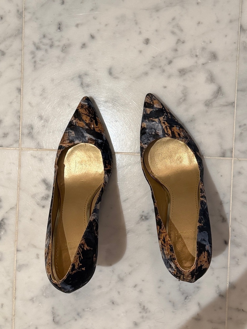 Stuart Weitzman Abstract Cork Pumps SZ8